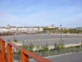 Vue sur les quais de la Fosse depuis l'le de Nantes