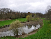 Vue sur la Chzine depuis le pont sur le parc de Proc