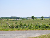 Vue sur l'A83 depuis la campagne