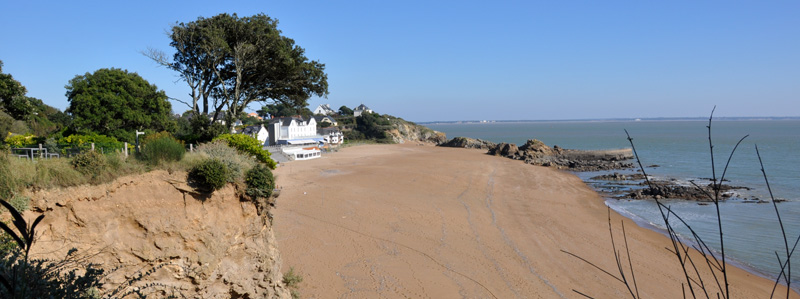 Une cte rocheuse urbanise (plage de St Marc)