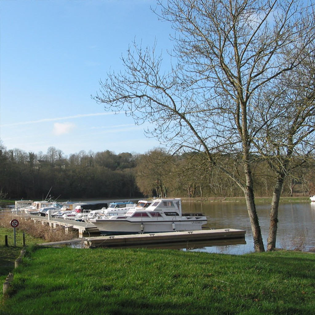 appontement de Guenrout sur le canal de Nantes  Brest