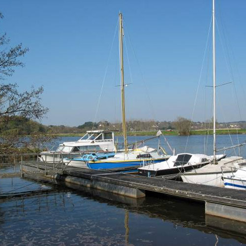 Port de plaisance sur le canal de Nantes  Brest