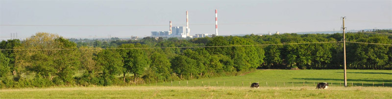 Paysage bocager domin par la centrale de Cordemais