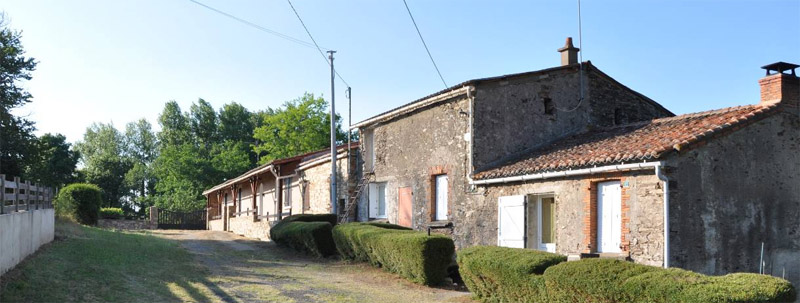 Des hameaux qui s’étagent sur le coteau Des hameaux qui s’étagent sur le coteau