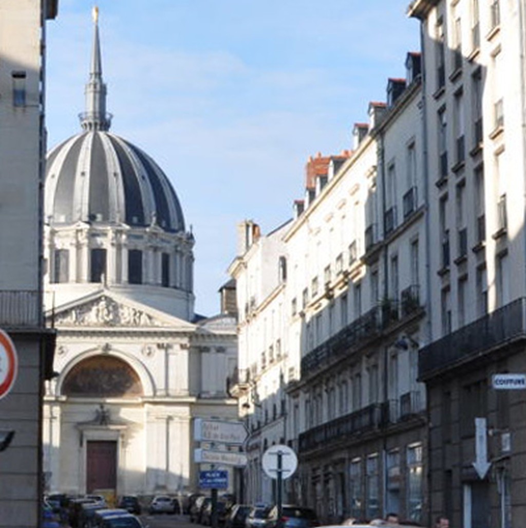 Perspective sur le dme de Notre Dame du Bon Port