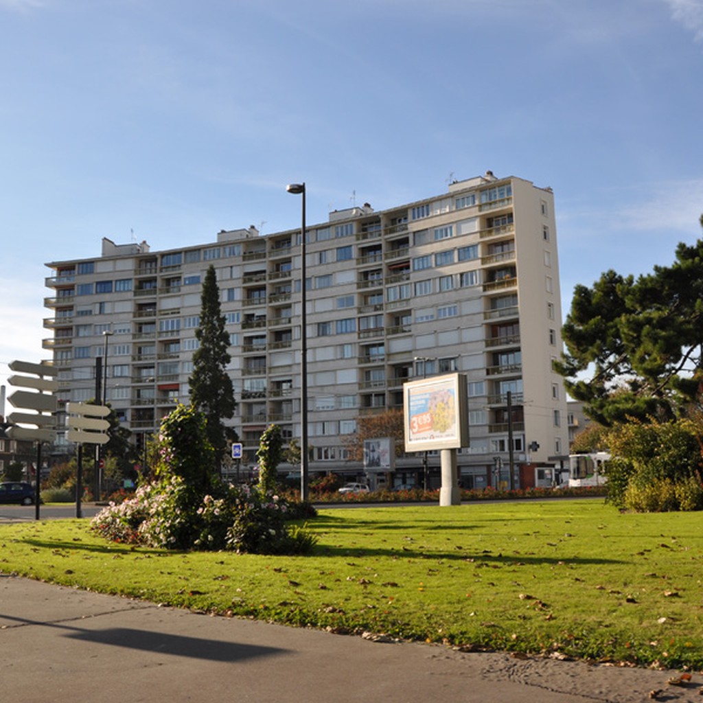 Immeubles en demi-lune de la Place Mangin