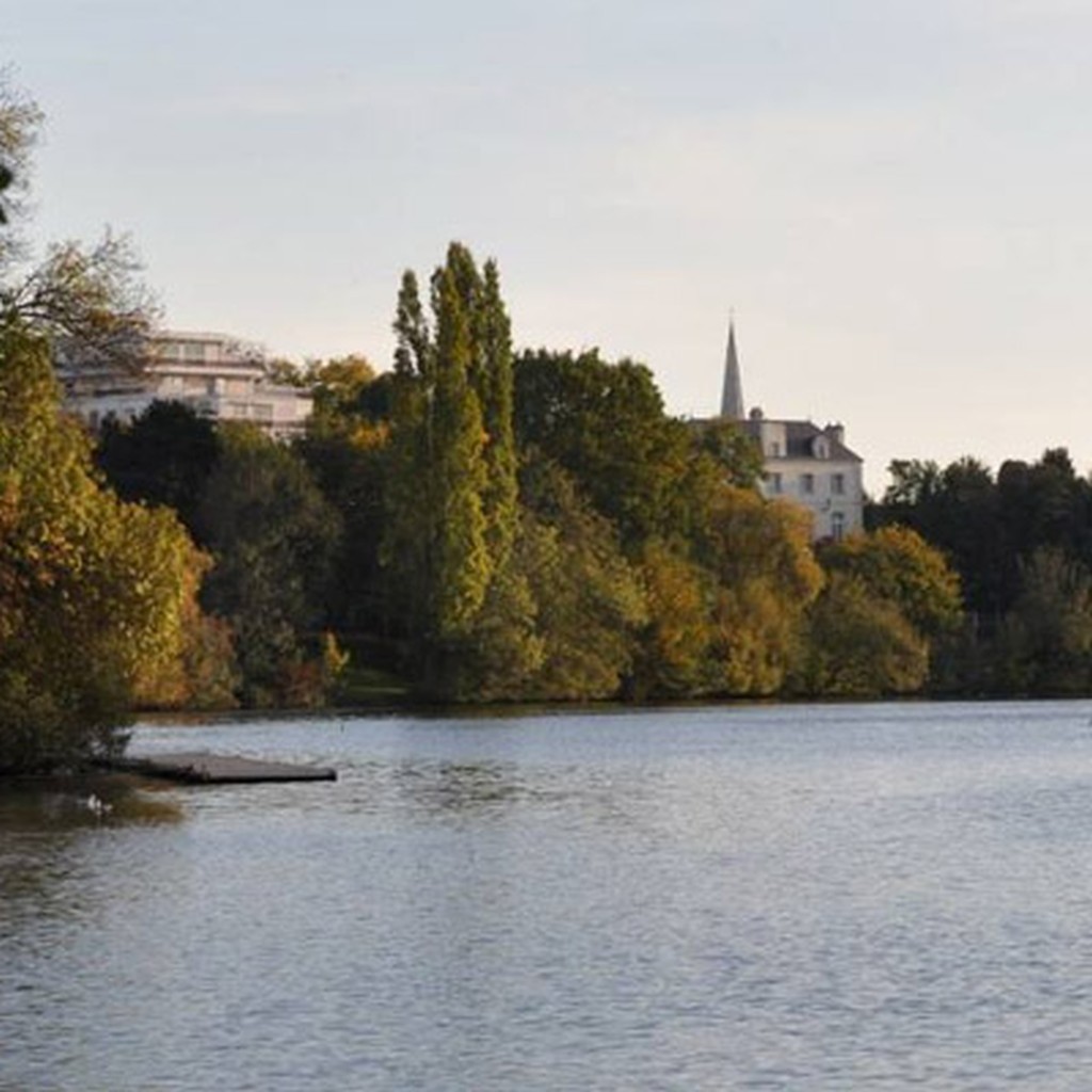 Vue sur le centre de Nantes depuis les bords de l'Erdre