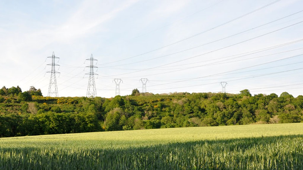 Faisceau de lignes lectriques marquant le coteau bois du sillon de Bretagne