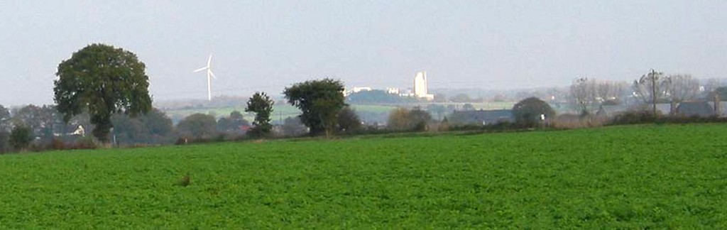 Cette relative planit est marque par une ouverture importante du paysage. Sur les plateaux, la maille bocagre est trs lche et ne se limite parfo