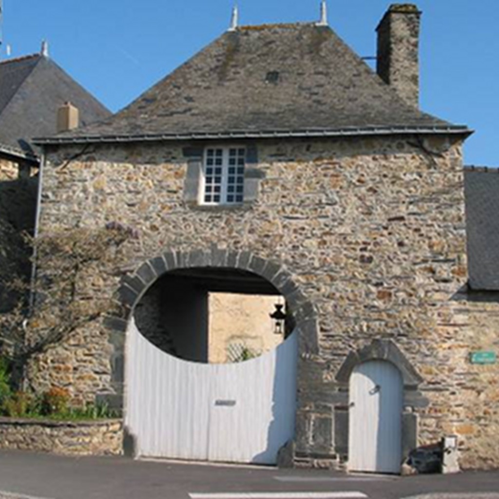 Porche d'entre dans le bourg de Derval