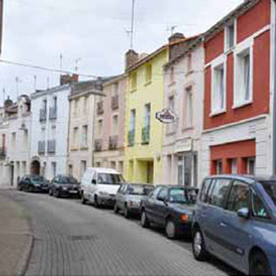 Faades colores et des rues du port de Paimbuf