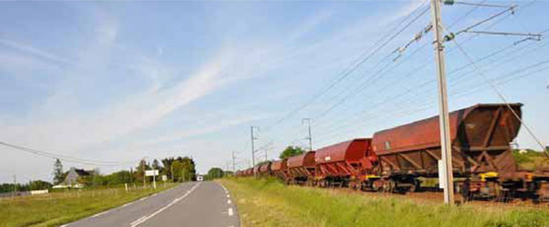 Prsence trs marquante des infrastructures dans le paysage de la rive droite de lestuaire