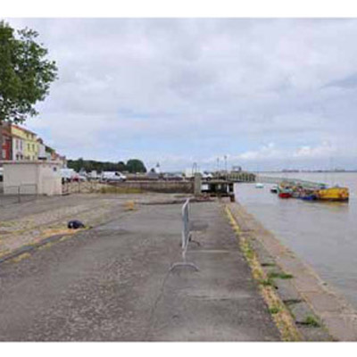 Bourgs sur les quais de la Loire