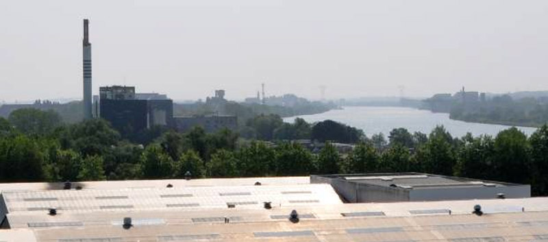 Berges industrielles et urbaines de la Loire  lapproche de lagglomration