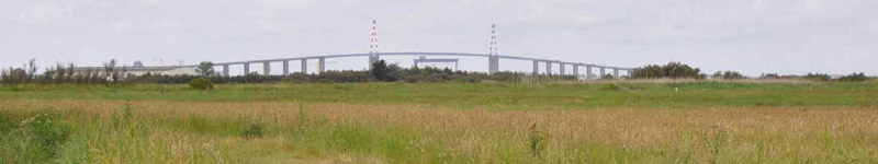 Le pont de Saint Nazaire comme clef de vote de ce paysage horizontal