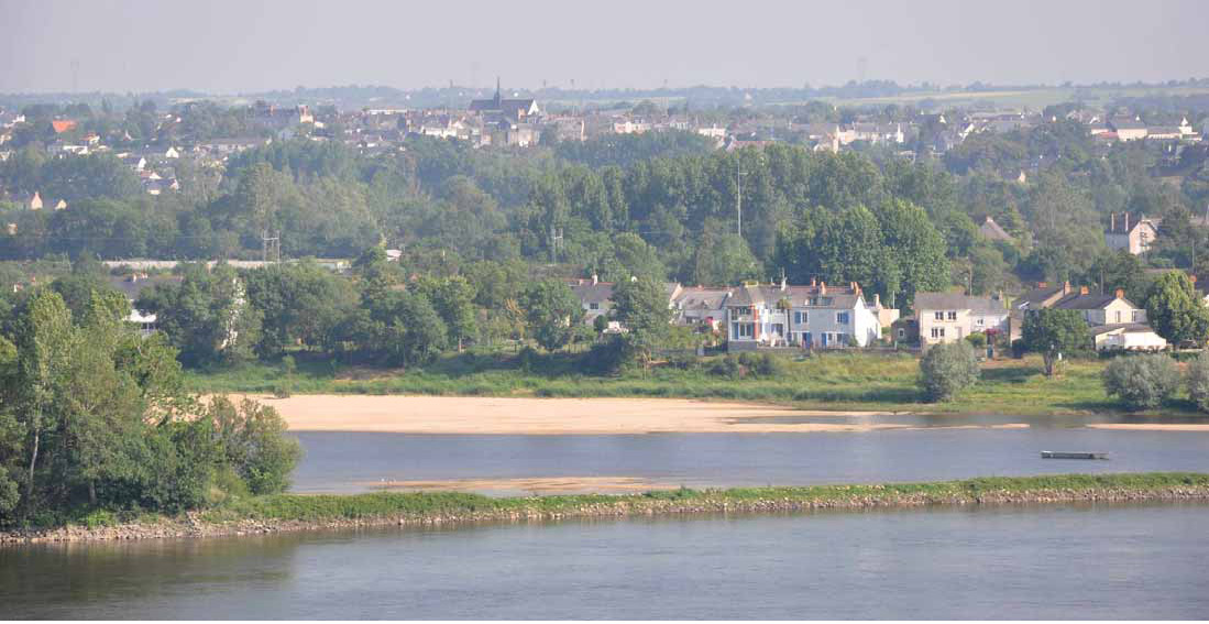 Vue sur Varades depuis Saint Florent : Une topographie et des implantations bties qui cadrent et mettent en scne la majest du fleuve