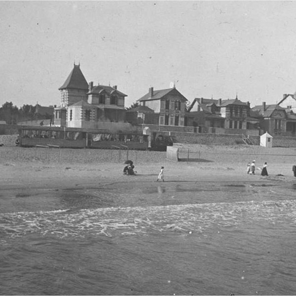le front de mer au début du siècle (source : fond d'archives numérisé du conseil général de Loire Atlantique  hhttp://www.loire-atlantique.fr) 