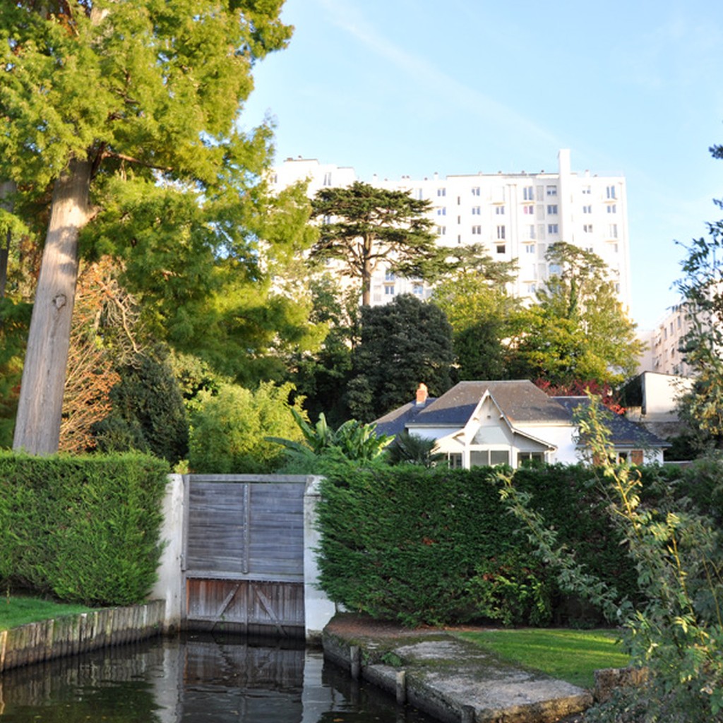 Coteau urbanis bois accompagn de parcs sur la valle de l'Erdre