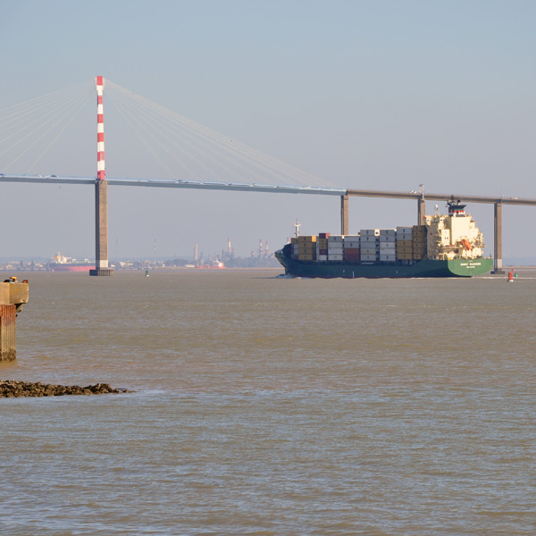 Jeux de covisibilit et trafic maritime dans lestuaire de la Loire